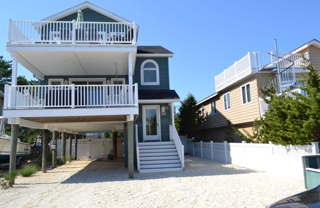 Ocean Block, Surf City 4 Bedroom Home With Pool, Hot Tub and Steps To The Beach