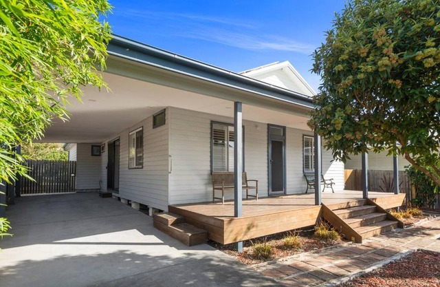 Ocean Blue Escape - Beachside Living & Granny Flat