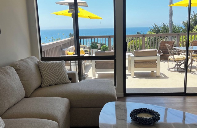 Ocean Breeze Getaway – Cozy Malibu Condo with Style