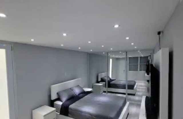 Ocean Breeze II- 2 Bedroom Beach Walking Distance