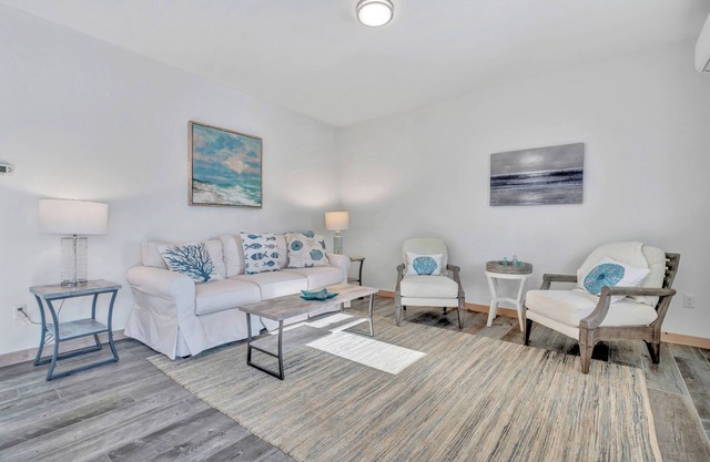 Ocean Breeze West Wind – 2BR Retreat Near Rockland