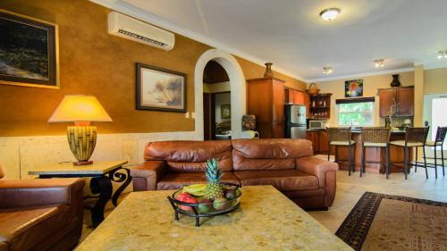 Ocean Dream Luxary 2bdr 2bth Steps from the Ocean