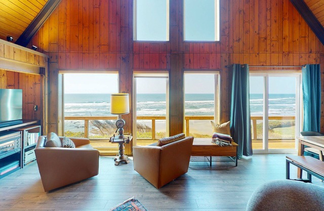 Ocean Front A Frame with Spectacular Views! Dog Friendly! Fireplace!