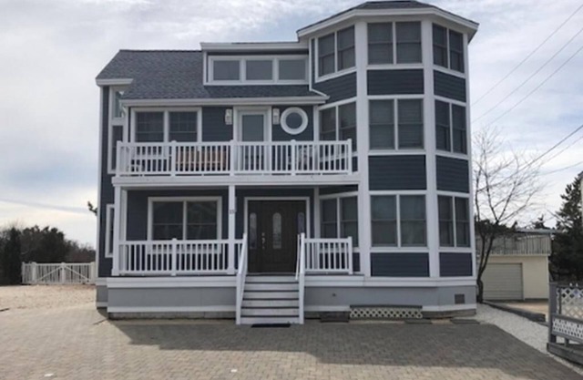 OCEAN FRONT DUPLEX IN BARNEGAT LIGHT!
