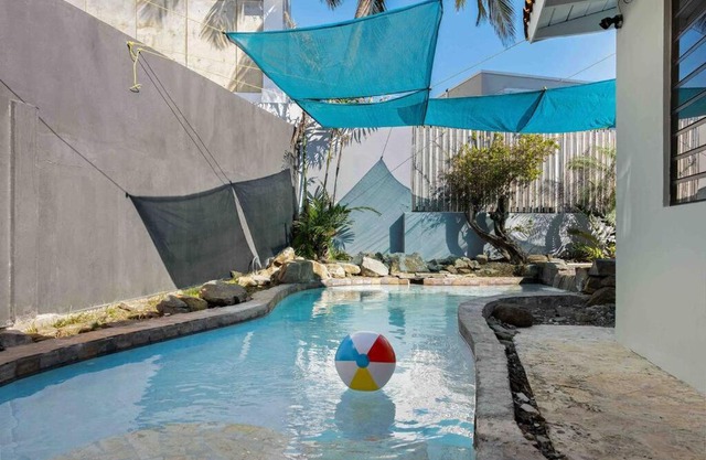 Ocean Park Beach San Juan 6 Bedrooms 3.5 Pool