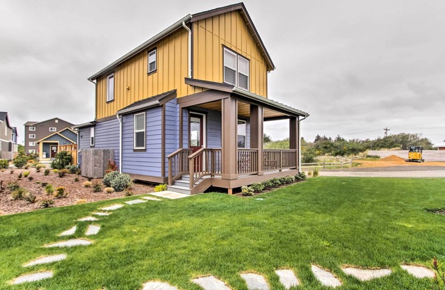 Ocean Shores House w/Hot Tub - Walk to Beach