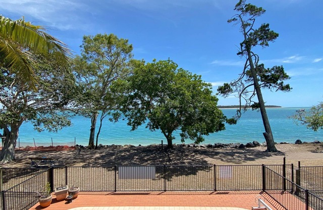 Ocean Shores UP - Burrum Heads- Riverfront - Pool -2BR