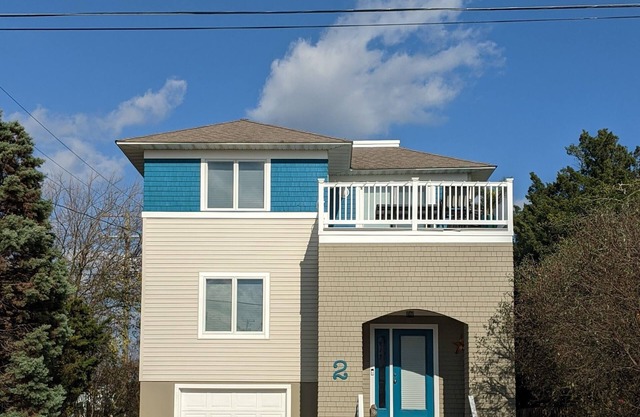 Ocean Side w/Ocean and Bay views on great beach - Sept. week available