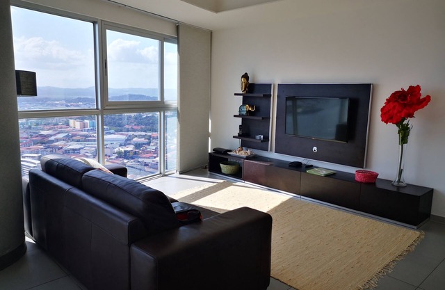 Ocean/Skyline Views, Fully Furnished Apartment, Iconic design, Ave Balboa