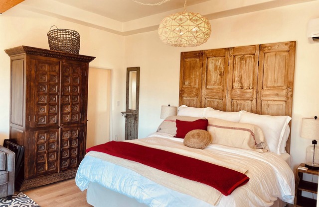 Ocean, Sunset, Mountain Views, Private Deck: Villa Floresco: Tuscan-like getaway