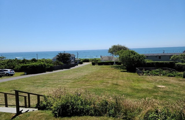 Ocean View 2 Bedroom with Beach Pass