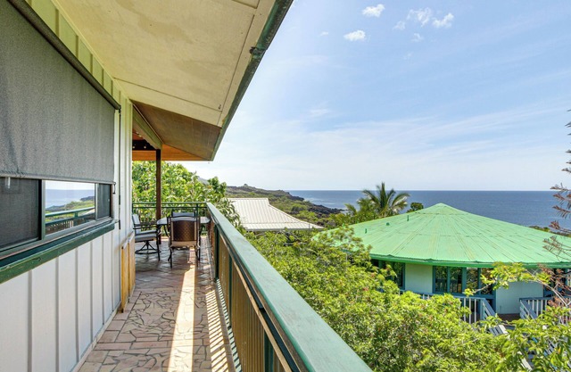 Ocean-View Bungalow: Walk to Pebbles Beach!