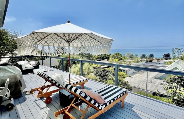 Ocean View Bungalow - walk to everything!