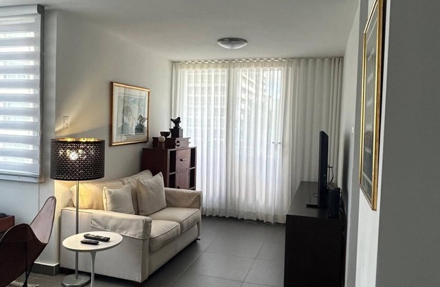 Ocean view, Elegant 1 Bd., with PKNG, in the heart of Condado, walk to beach.