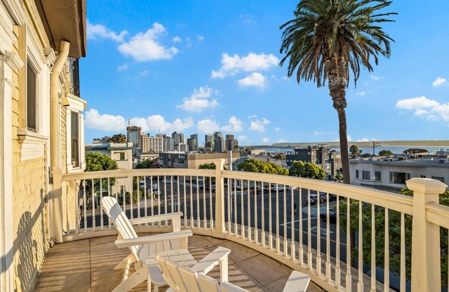 Ocean View Studio! Close to all