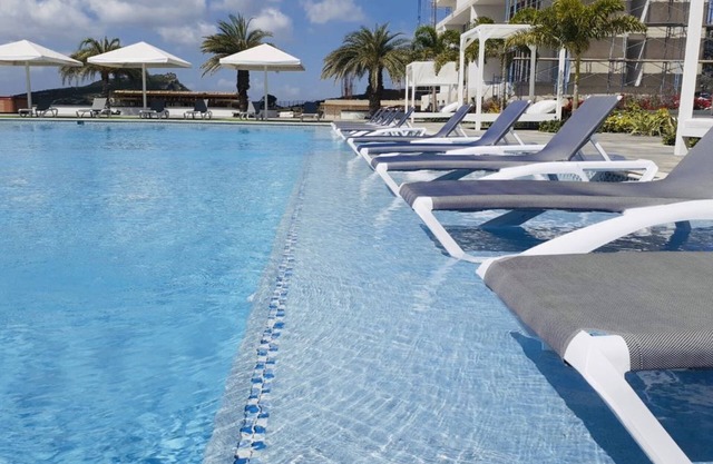 Ocean View & Sunset Apartment - Luxury Resort With Stunning Pool