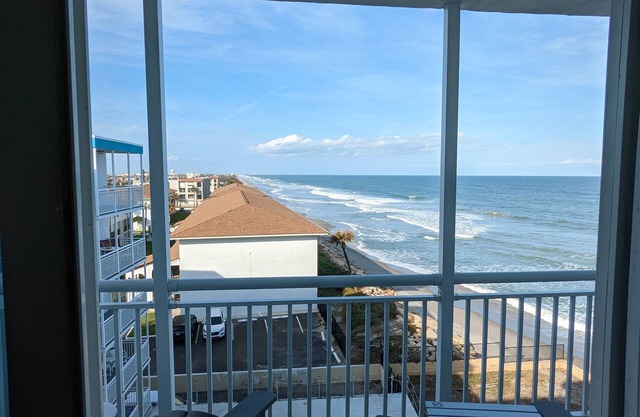 Oceanfront 2BR with Breathtaking Views next to Patrick SFB, Satellite Beach