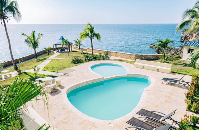 Oceanfront 4-bedroom villa in Rio San Juan
