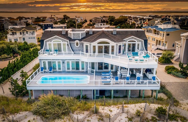 Oceanfront 7000 sq ft home, 6ensuite bedrooms, heated pool, outdoor deck/kitchen