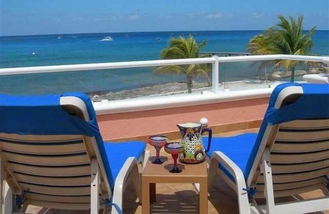 Oceanfront Beach House, Great Views, Close to Dive Sites!