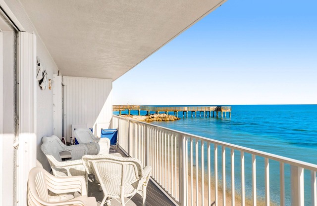 Oceanfront condo with stunning view, pool, beach access & tennis courts