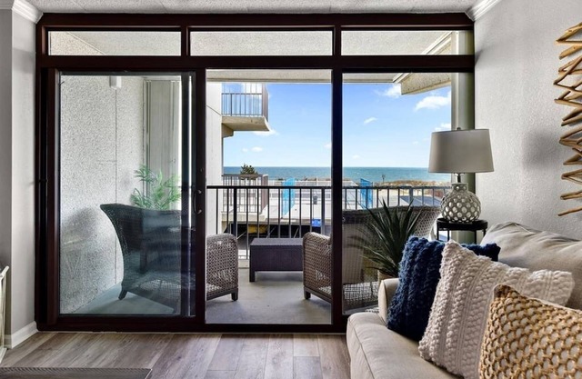 Oceanfront Condo: Beach, Pool & Balcony Views!