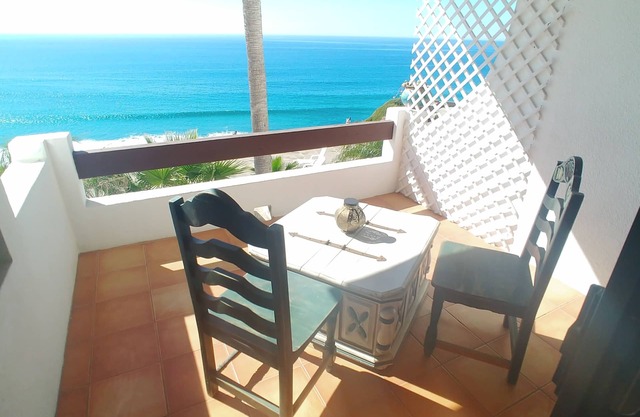 Oceanfront Condo w/panoramic views & fireplace