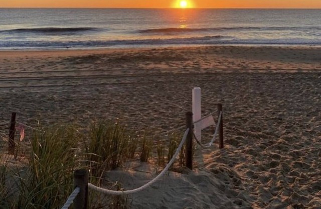 OCEANFRONT Luxury Home, 2 Large Oceanfront Decks, 4 BR w/2 Primary Suites!