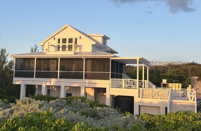 OCEANFRONT New with POOL and nearby Dockage