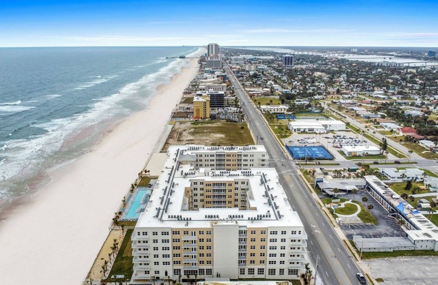 Oceanfront Oasis Daytona Beach 1BR/1BA - Road View #339
