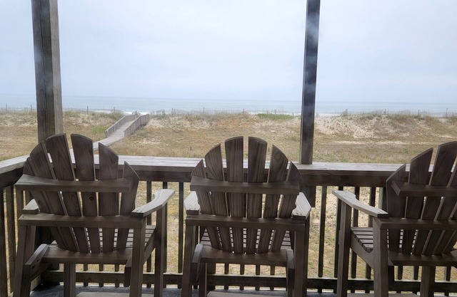 Oceanfront OBX Condo - mid-August Full Week Rental (sleeps 6)