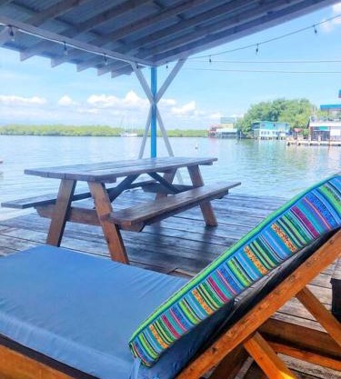 Oceanfront, Quiete and Convenient Location