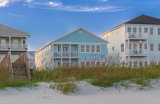 Oceanfront Spectacular ViewsDecksHugePool/Spa/Theater Room/Game/Large Kitchen