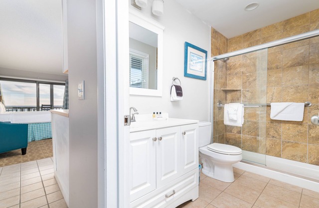 Oceanfront suite with bay views, full kitchen, balcony, AC, & firepit