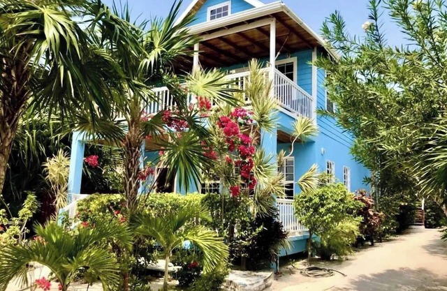 Oceanfront Unit w/dock/pool/AC-free paddle boards -2 bed, 1 bath sleeps 6