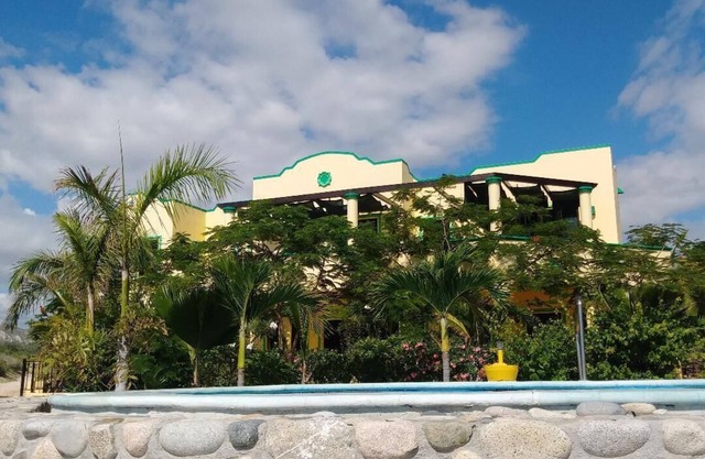 Oceanfront villa with infinity view pool, 1/2 mile north of LosBarriles sleeps 8