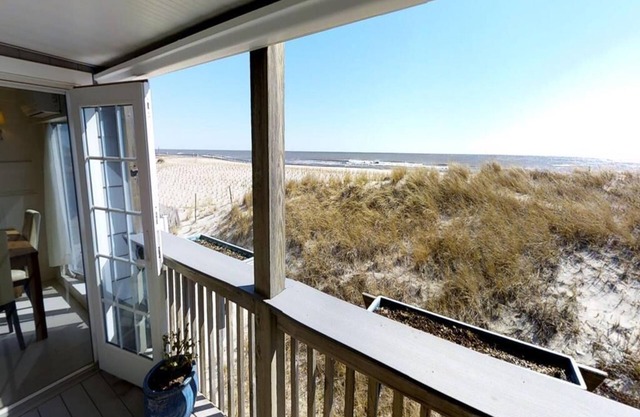 Oceanfront. Wifi. Deck. O/S. Oceanviews. Deck. Beach Chairs.140201