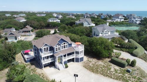Oceanside, 6 BRs, Pool, Hot Tub, Dogs Welcome, Close to Beach Access, PI164, La Bella Vita