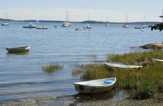 Oceanside Cottage On A Beautiful Private Beach - Enjoy Your Maine Vacation!