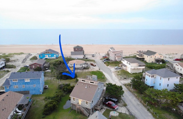 OCEANSIDE PRIVATE STREET WITH AMAZING OCEAN VIEWS! JUST STEPS FROM THE BEACH!