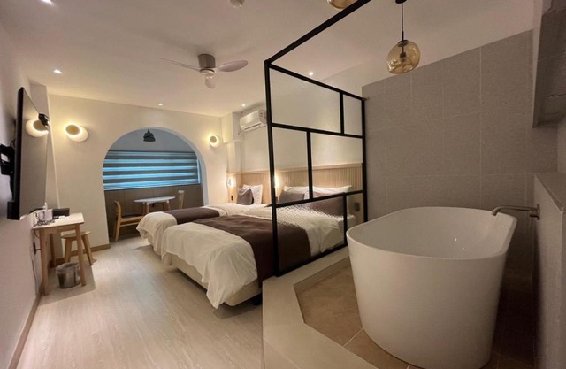 Oceanside Tourist Hotel