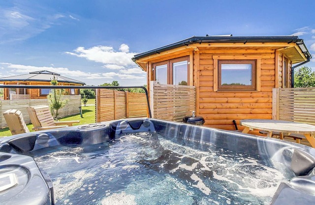 Octi-Lodge Mini Spa Pet
