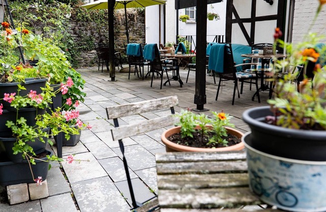 Offer `stay 4 pay 3'in double. Shower / WC - Hotel Royal