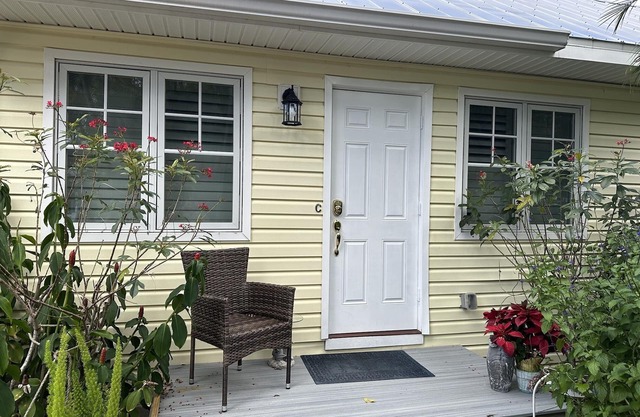 Old Naples Historic Home, Beautiful, Quiet, Ideal Location