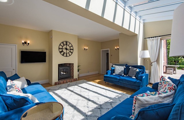 Old Post Office by Bloom Stays - ideal for couples, wonderful location, hot tub