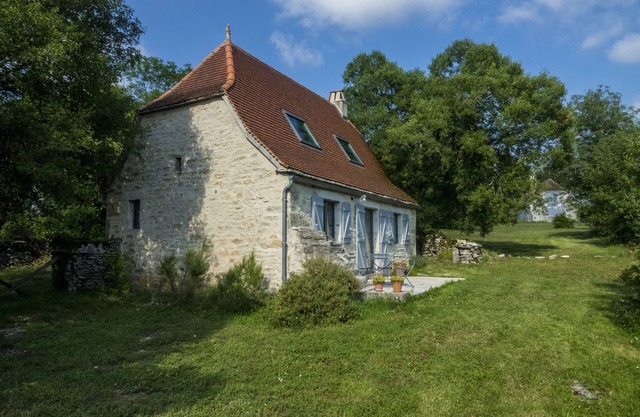 Old Restored Farmhouse In Quercy Furnished In Modern And International Design