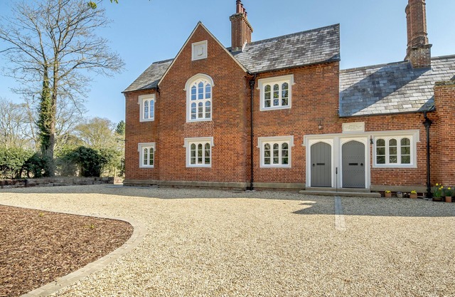 Old School House - Four Bedroom House, Sleeps 8