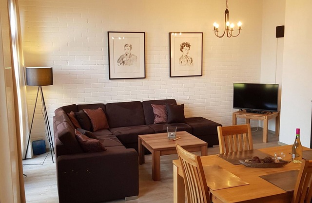 Old School Süllwarden Burhave - Holiday in idyllic surroundings