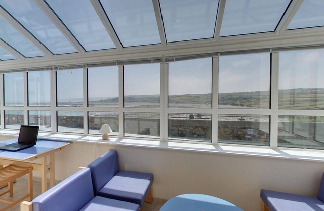 Old signal house with WiFi, pets allowed in La Hague