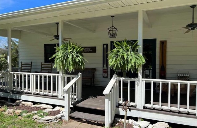 Old Southern - Lakefront - Dog friendly